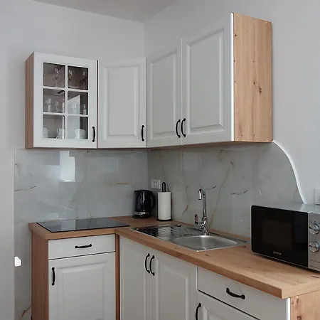 Apartmaji Pri Fijakarju - 