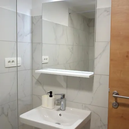 Lägenhet Apartmaji Pri Fijakarju - 